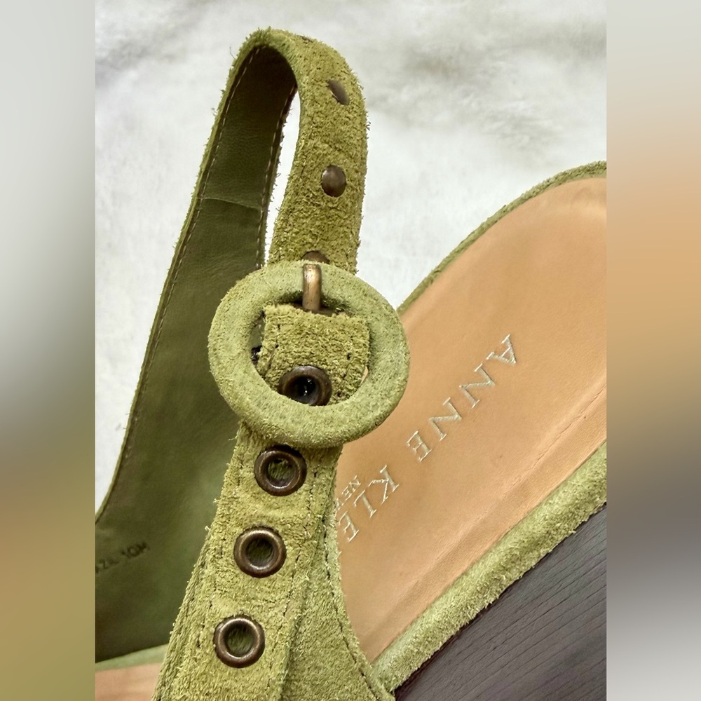 Vintage Anne Klein NY Suede Size 10 Olive Green Studded Wedge High Heel Sandals - Picture 11 of 15